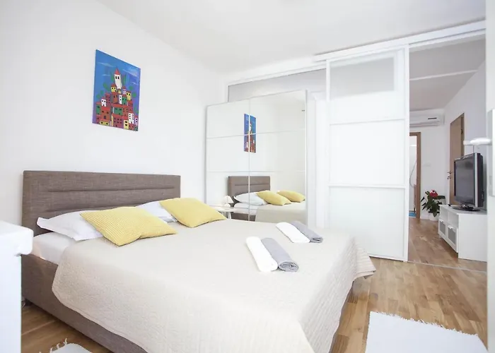 With A Parking Space - 11415 Makarska